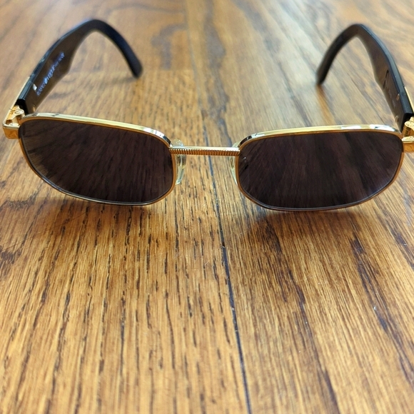 Vintage Vogue Florence VO3182-S Black and Gold Sunglasses Italy - Picture 1 of 7